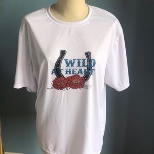 NWT white short sleeves t-shirt. Western cowgirl rodeo horse shoe country size L